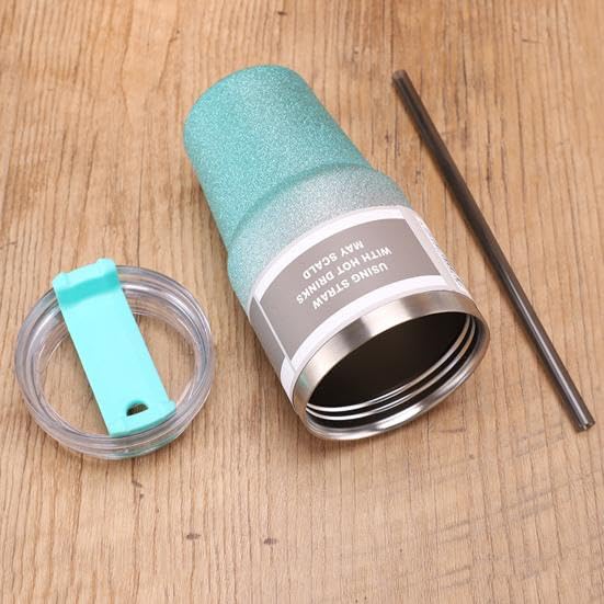DailyAlley Green Tumbler - A stylish, stainless steel, vacuum-insulated tumbler perfect for keeping your drinks hot or cold on the go. Dailyalley