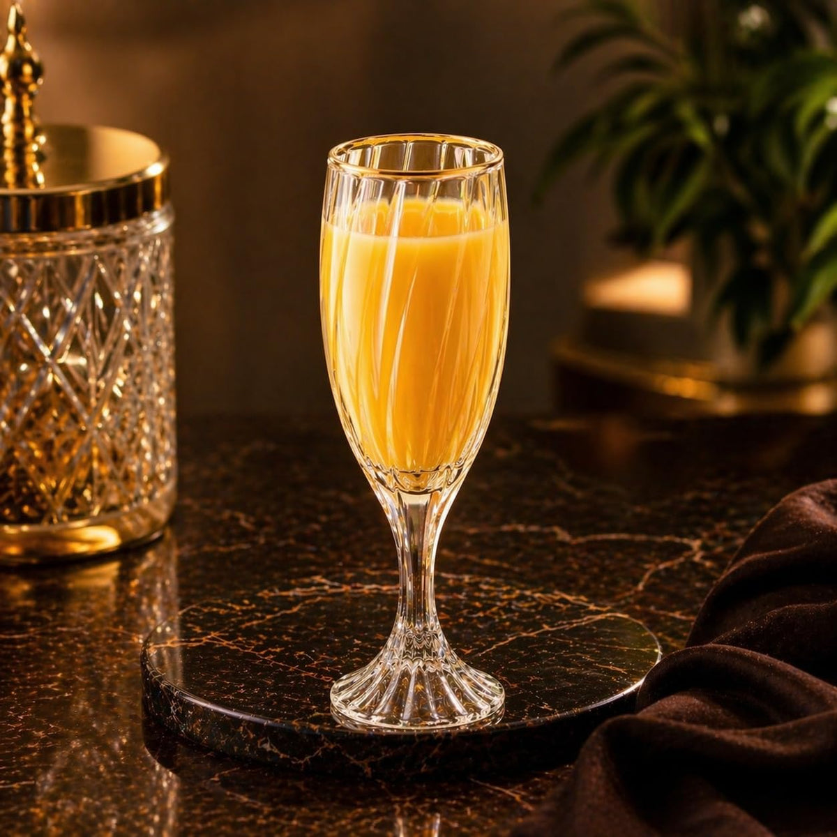 Premium Champagne Glasses Set of 6, 200ml Gold Rim Fluted Crystal Glasses, Elegant Stemware for Sparkling Wine, Prosecco, Cocktails, Mocktails, Weddings, Parties & Gifting